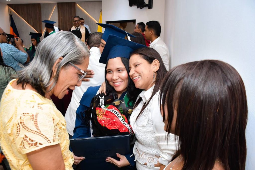 32 jóvenes del Magdalena se gradúan con Becas del Cambio y consolidan sus sueños&nbsp;profesionales